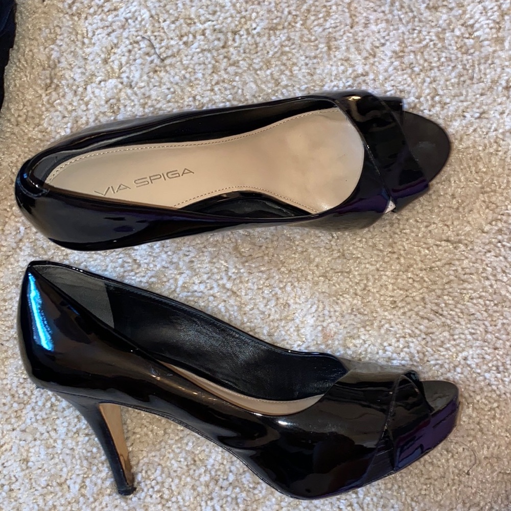 Via Spiga black solid glossy heels